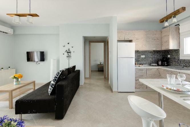Bright Spacious Two-Bedroom Apartment سالونيك المظهر الخارجي الصورة