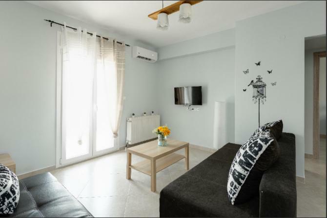 Bright Spacious Two-Bedroom Apartment سالونيك المظهر الخارجي الصورة
