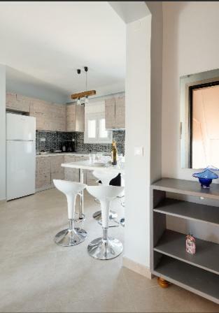 Bright Spacious Two-Bedroom Apartment سالونيك المظهر الخارجي الصورة